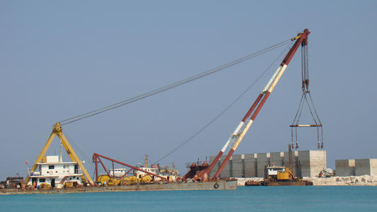 采用靜態應變儀對起重船扒桿進行應變測試分析試驗