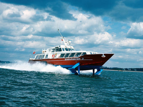 采用動態應變儀測量新造船舶發電機軸功率