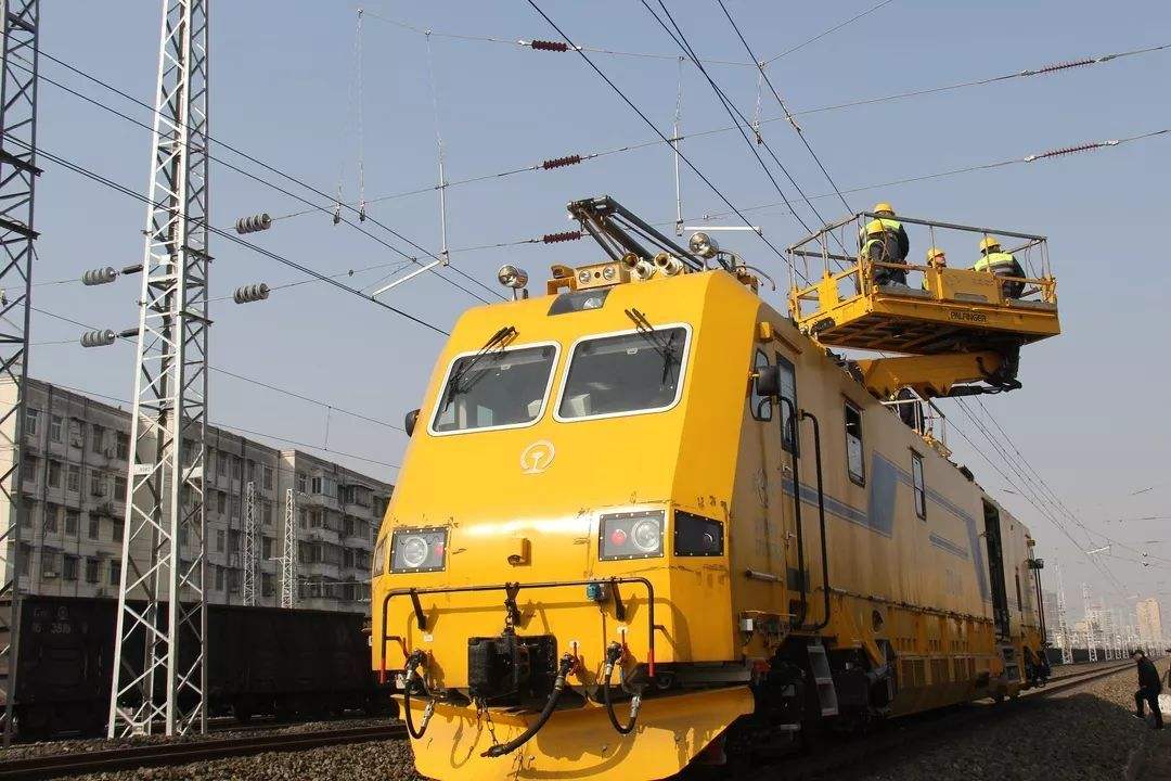 接觸網作業車箱體梁構架振動時效處理