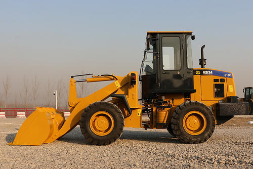 裝載機前車架消除焊接應力方法